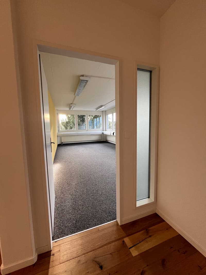 Zu vermieten Büro-Räumlichkeiten im 3. Obergeschoss einer Geschäftsliegenschaft (53)