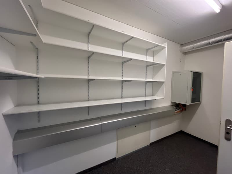 Zu vermieten Büro-Räumlichkeiten im 3. Obergeschoss einer Geschäftsliegenschaft (40)