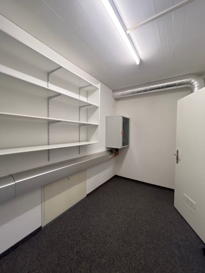Zu vermieten Büro-Räumlichkeiten im 3. Obergeschoss einer Geschäftsliegenschaft (41)