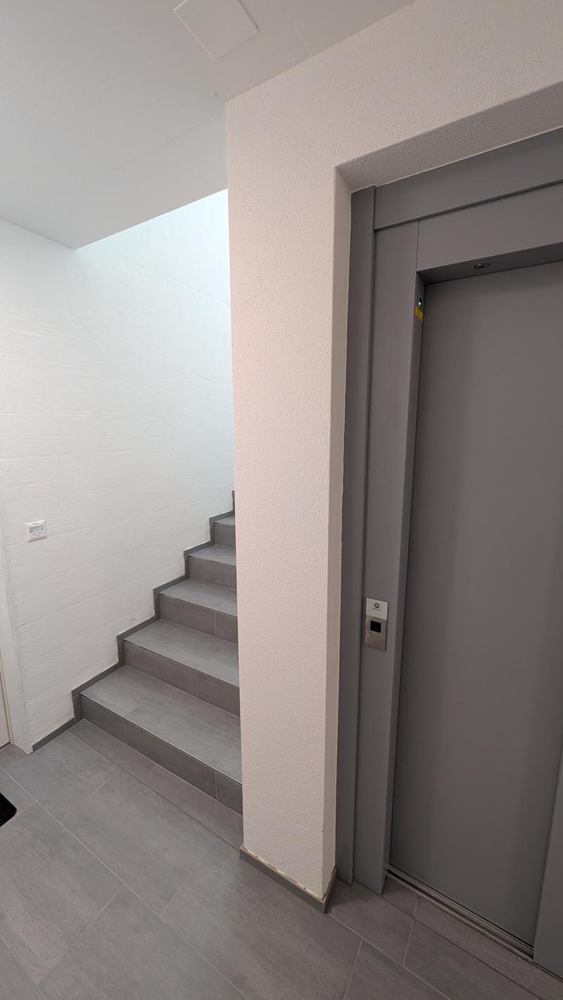 Neubau, moderne 2.5 - Zimmer Attika Wohnung im Eigentumsstandart (2)