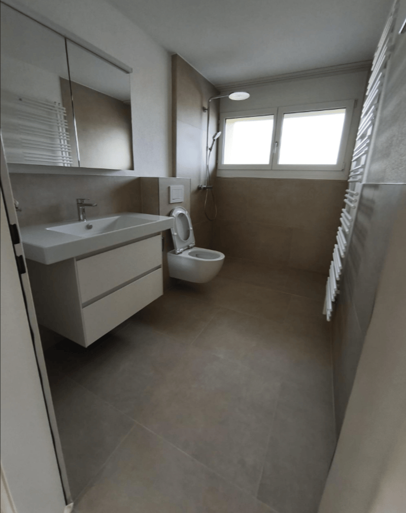 Grosszügige 5.5-Zimmer-Wohnung mit Balkon und Garage in Altendorf (3)