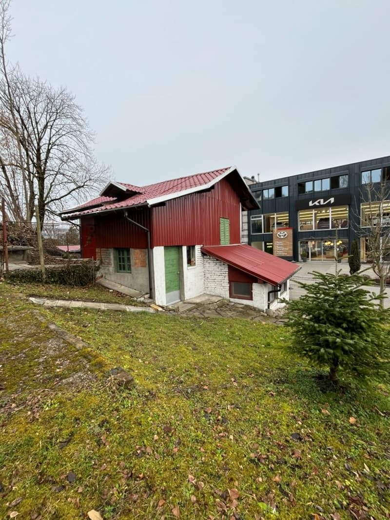 Versatile commercial space with studio character in Au ZH (1)