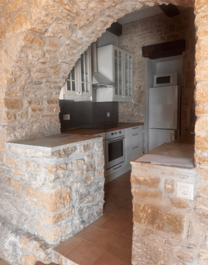 Charmant appartement de 3,5 pièces dans un bâtiment historique à Corcelles NE (5)