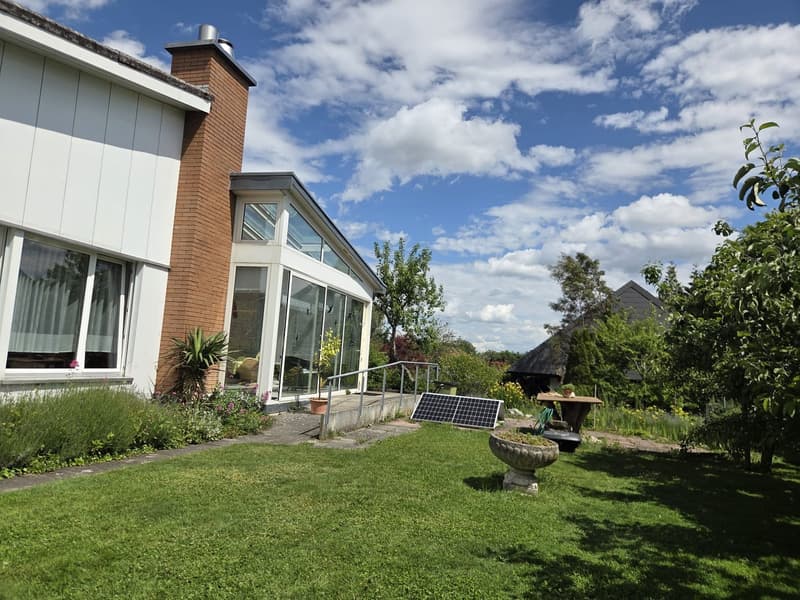 Freistehendes 6.5-Zimmer-Einfamilienhaus mit Wintergarten in Schalunen (2)
