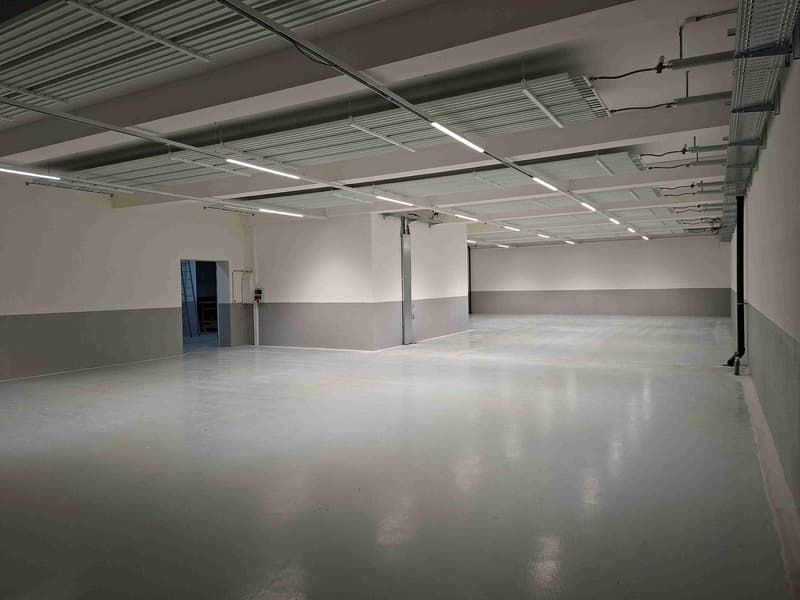 Vielseitige Gewerbehalle in Bülach zu vermieten (3)