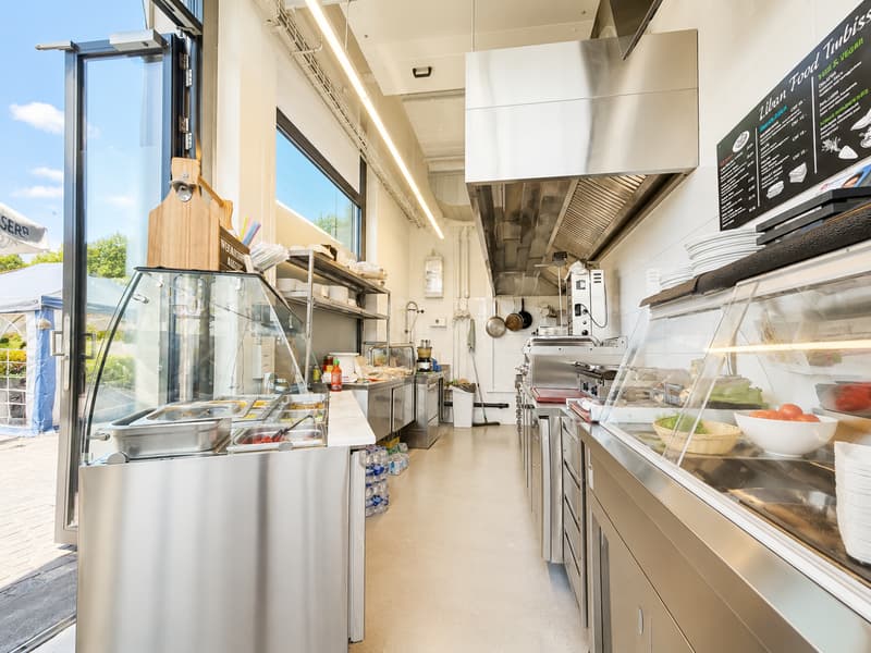 ERFOLGREICHER TAKE-AWAY IN BESTER LAGE VON HORGEN – MIT GROSSER SEETERRASSE & ENORMEM POTENZIAL (2)