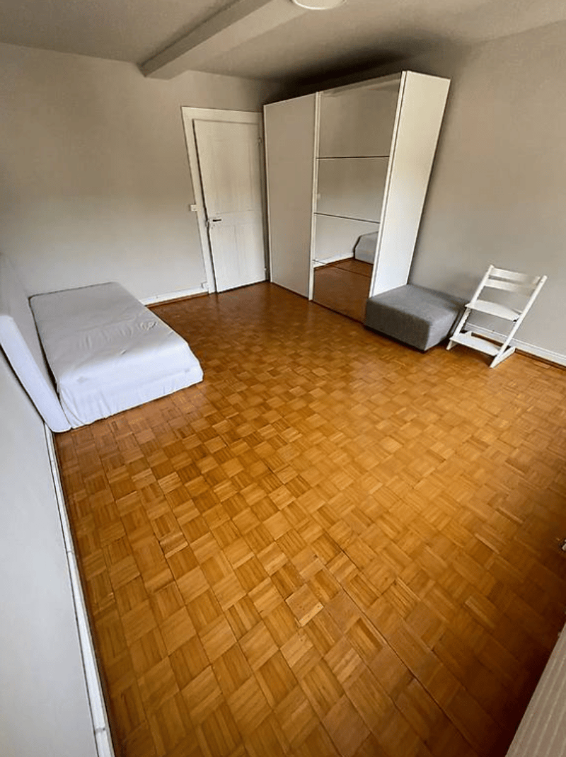 Maison de rang charmante de 6 pièces sur Reitbahnstrasse à Glarus (8)