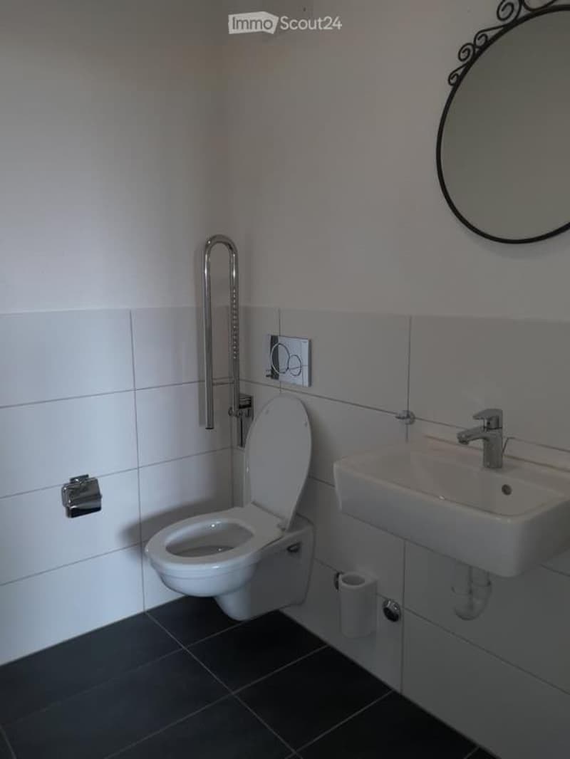 Moderne 3-Zimmer-Büro/Praxis Räume mit sonnigem Balkon in Wetzikon (5)