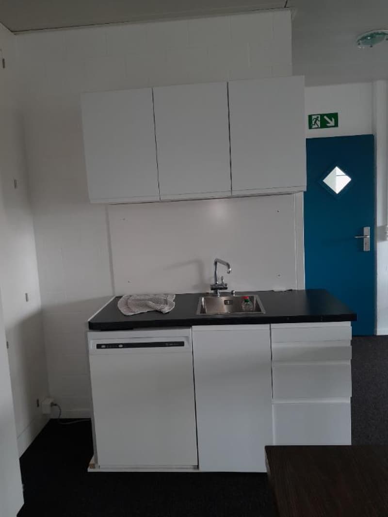 Moderne 3-Zimmer-Büro/Praxis Räume mit sonnigem Balkon in Wetzikon (2)