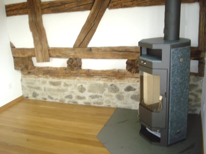 Charmante 3.5-Zimmerwohnung mit Schwedenofen und Balkon (3)