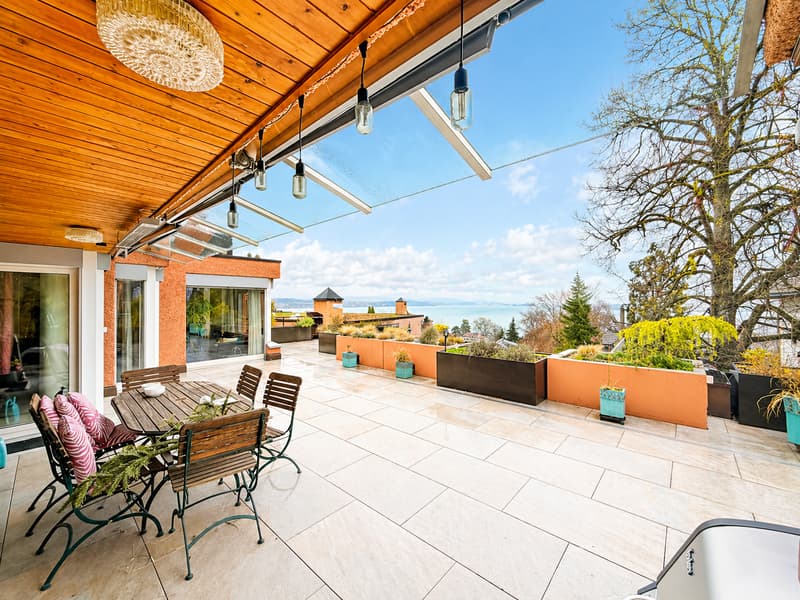 ATTRAKTIVE 5.5-ZIMMER-TERRASSENWOHNUNG MIT HERRLICHER SEESICHT (1)