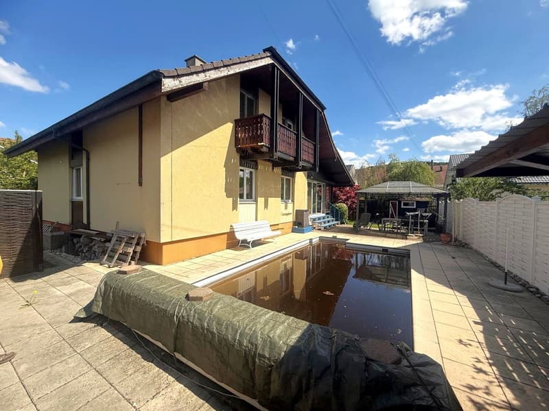 Grosszügiges Einfamilienhaus mit Pool, Wintergarten und vielseitigem Raumangebot (1)