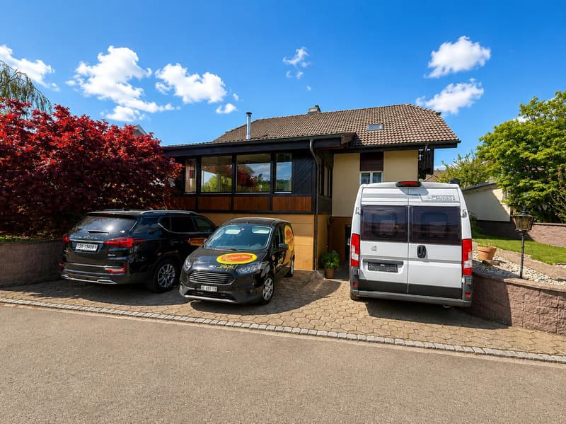 Grosszügiges Einfamilienhaus mit Pool, Wintergarten und vielseitigem Raumangebot (6)