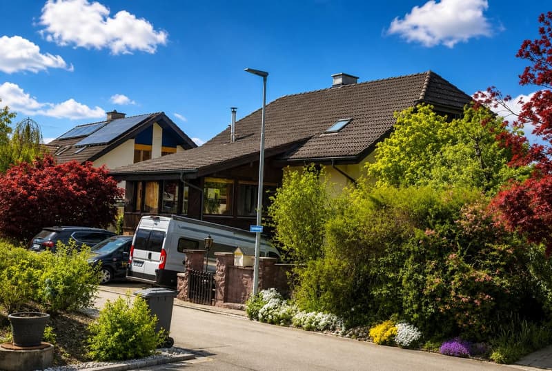 Grosszügiges Einfamilienhaus mit Pool, Wintergarten und vielseitigem Raumangebot (5)