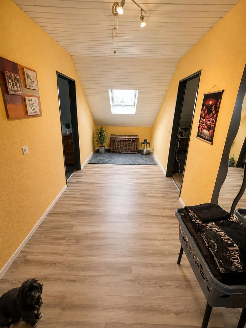 Grosszügiges Einfamilienhaus mit Pool, Wintergarten und vielseitigem Raumangebot (13)