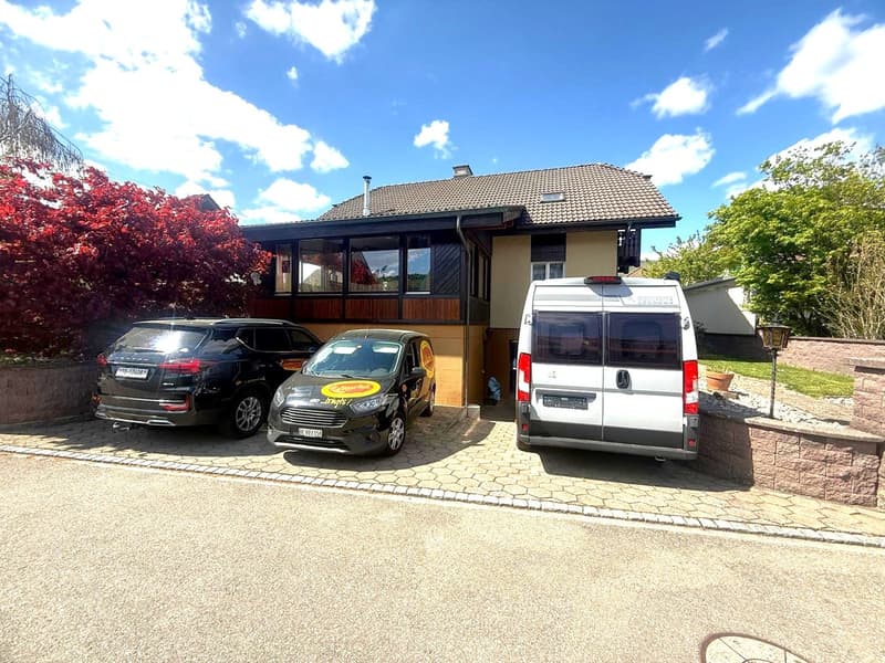 Grosszügiges Einfamilienhaus mit Pool, Wintergarten und vielseitigem Raumangebot (3)