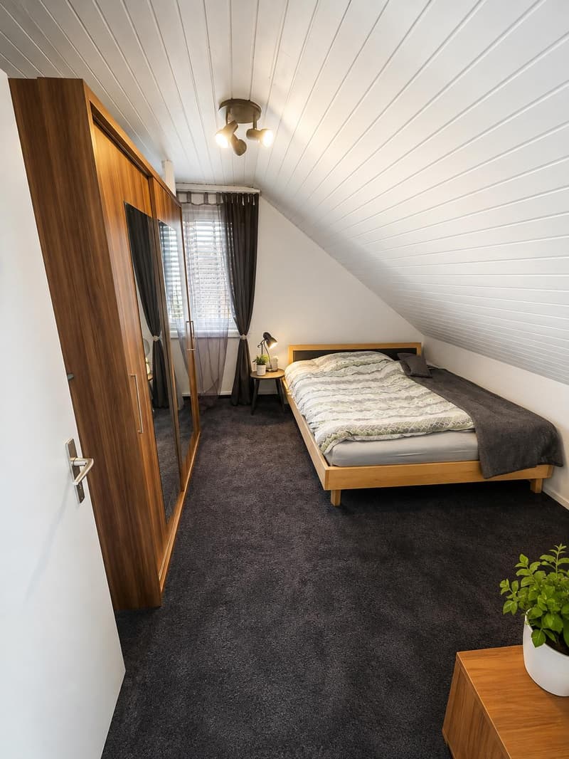 Grosszügiges Einfamilienhaus mit Pool, Wintergarten und vielseitigem Raumangebot (11)