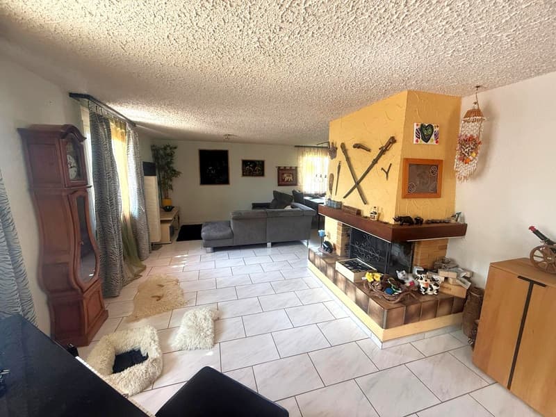 Grosszügiges Einfamilienhaus mit Pool, Wintergarten und vielseitigem Raumangebot (18)