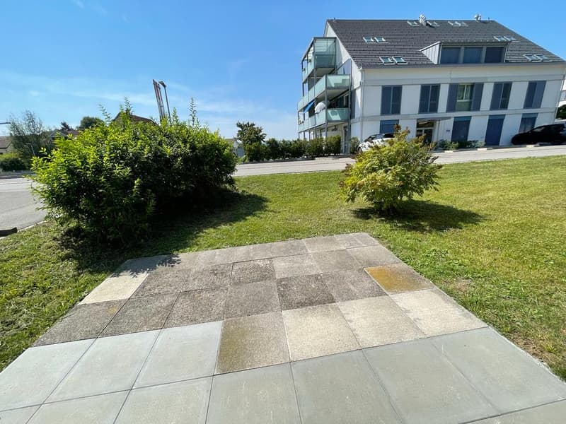 Charmante 3.5-Zimmer-Wohnung mit Gartensitzplatz in Tann-Rütti (1)
