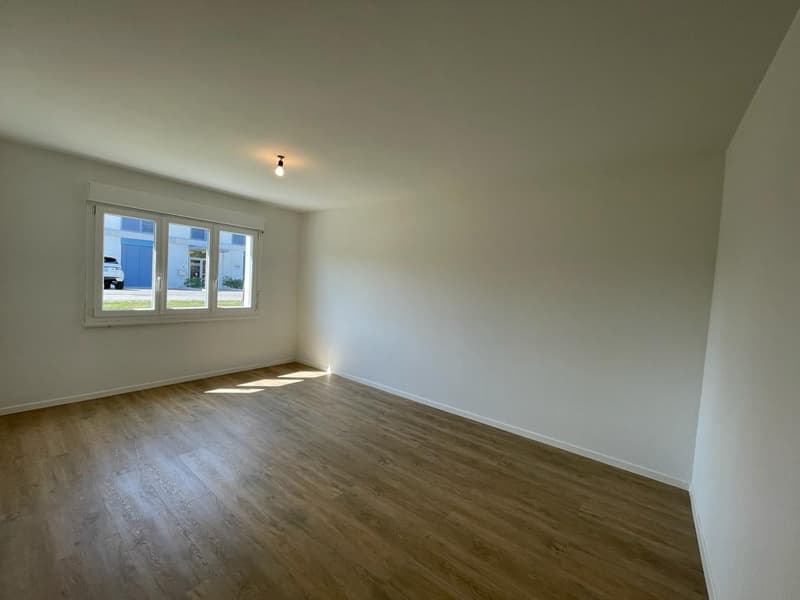 Charmante 3.5-Zimmer-Wohnung mit Gartensitzplatz in Tann-Rütti (3)