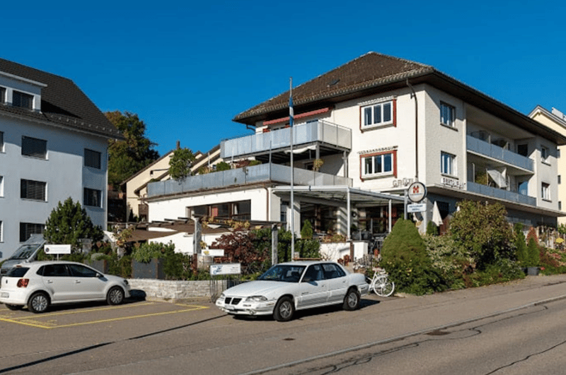 Charmante 4.5-Zimmer-Wohnung in sonnigem Wohnquartier Hinteregg (1)