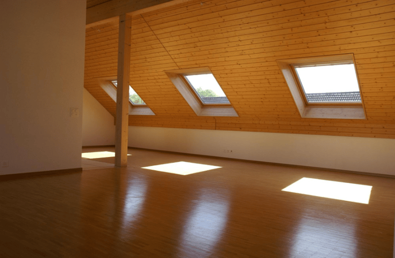 Moderne 2.5-Zimmer-Dachwohnung mit Terrasse in Zollikon (3)