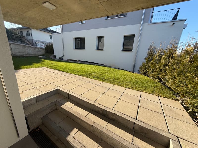 Moderne 3.5-Zimmer-Erdgeschosswohnung mit Gartensitzplatz in Büsserach (2)
