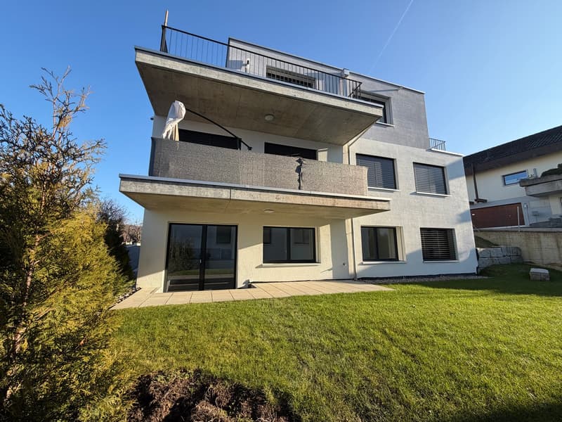 Moderne 3.5-Zimmer-Erdgeschosswohnung mit Gartensitzplatz in Büsserach (1)