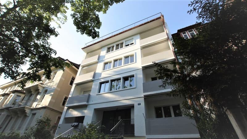 Moderne 1.5-Zimmer-Wohnung mit separater Küche an ruhiger Lage (1)