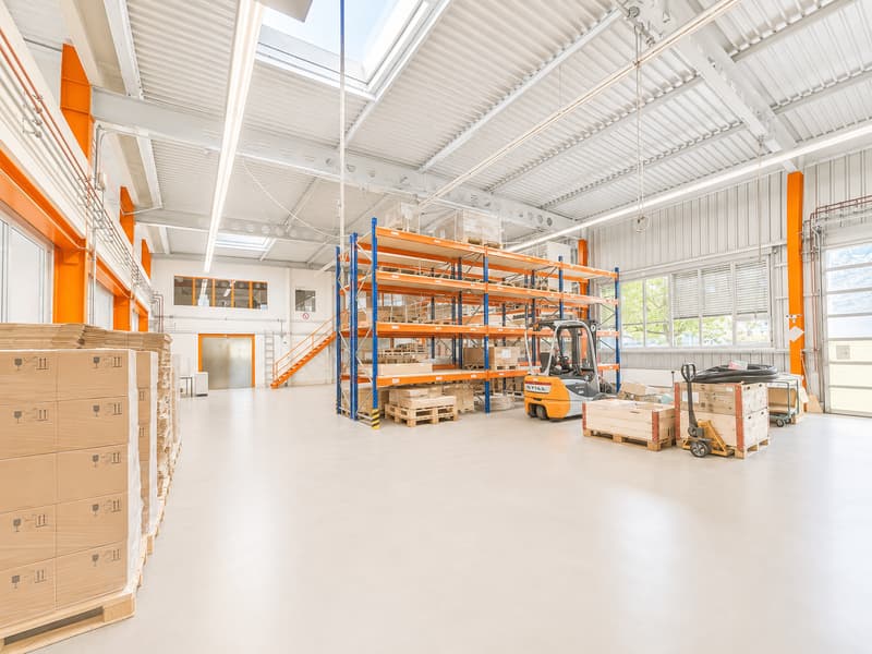 MODERNE INDUSTRIEHALLE MIT BÜROFLÄCHEN & 20 PARKPLÄTZEN IN KLEINDÖTTINGEN (3)