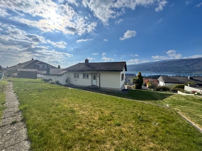 Charmantes 5-6 Zimmer Einfamilienhaus mit Seesicht und Garten in Mörigen (8)