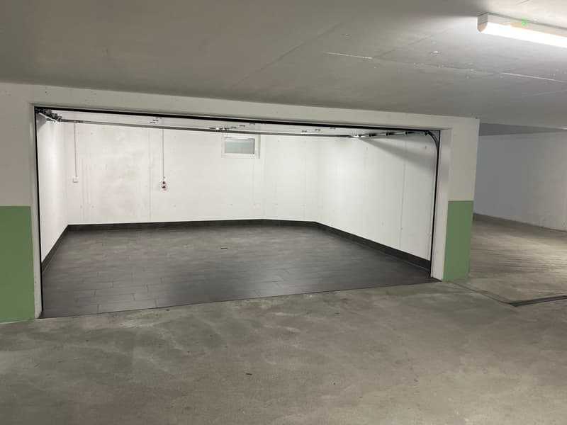 Doppelgaragenbox in Einstellhalle (2)