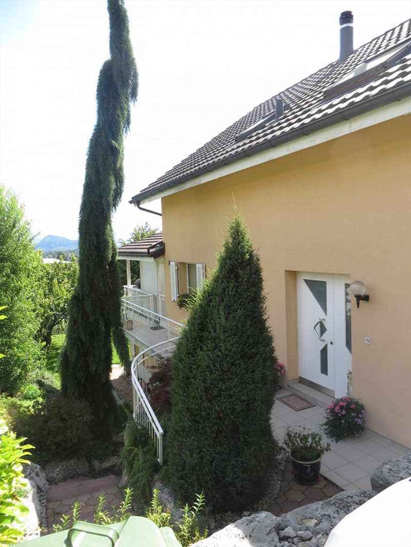 Charmantes 6.5-Zimmer-Einfamilienhaus mit Aussicht in Rebstein (3)