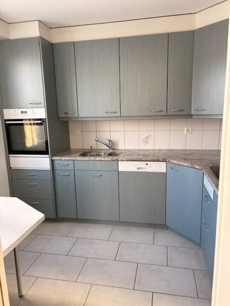 Schöne, grosszügige 5.5 Zimmer-Wohnung an ruhiger Lage nähe Schule und Einkaufsmöglichkeiten (6)