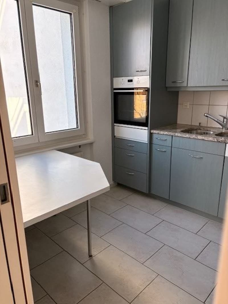 Schöne, grosszügige 5.5 Zimmer-Wohnung an ruhiger Lage nähe Schule und Einkaufsmöglichkeiten (7)