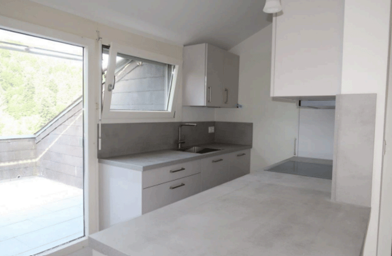 Charmante 2.5-Zimmer-Wohnung mit Balkon und schöner Aussicht in Stallikon (7)