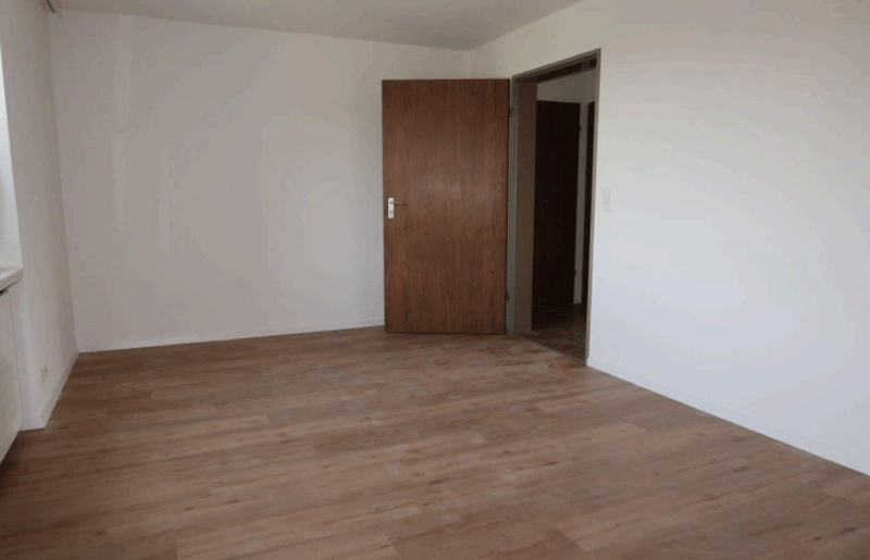 Charmante 2.5-Zimmer-Wohnung mit Balkon und schöner Aussicht in Stallikon (3)