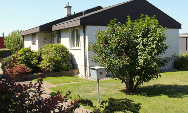 Charmantes 5.5-Zimmer-Einfamilienhaus in Bellmund – Mit Aussicht und grossem Garten (1)