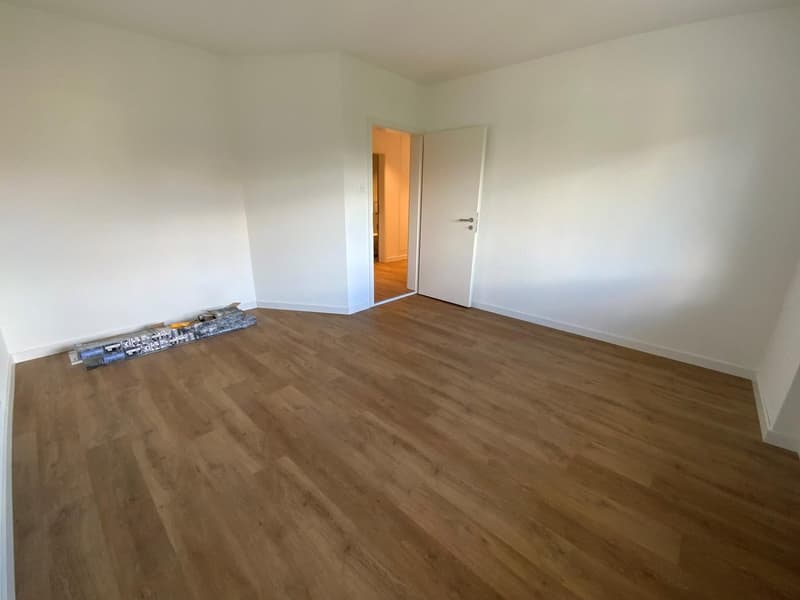 3 1/2-Zimmerwohnung mit grossem Balkon und zusätzlichem Seitenbalkon (5)