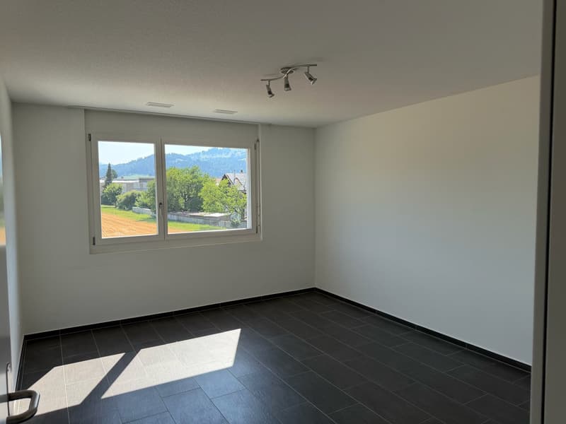 Lichtdurchflutete 3.5-Zimmer-Wohnung, 95 m², an zentraler Lage in Steffisburg (11)