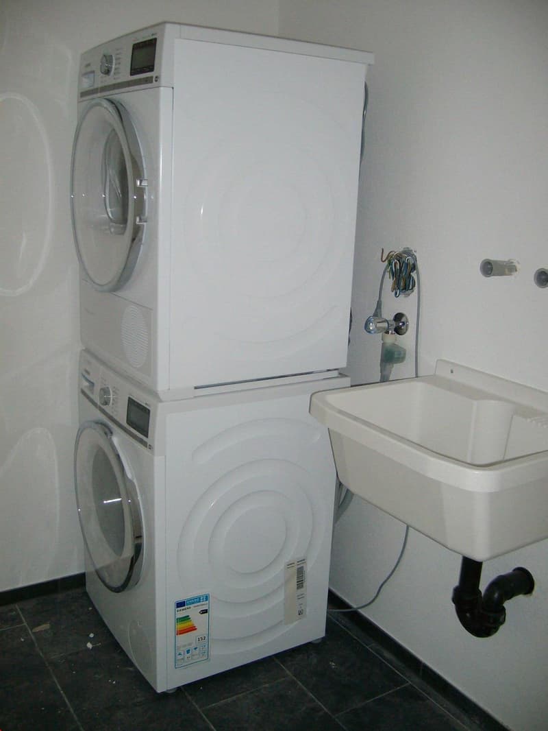 Attraktive grosszügige 3 1/2 Z'Whg. (top Etg.Whg Ausbau) (9)