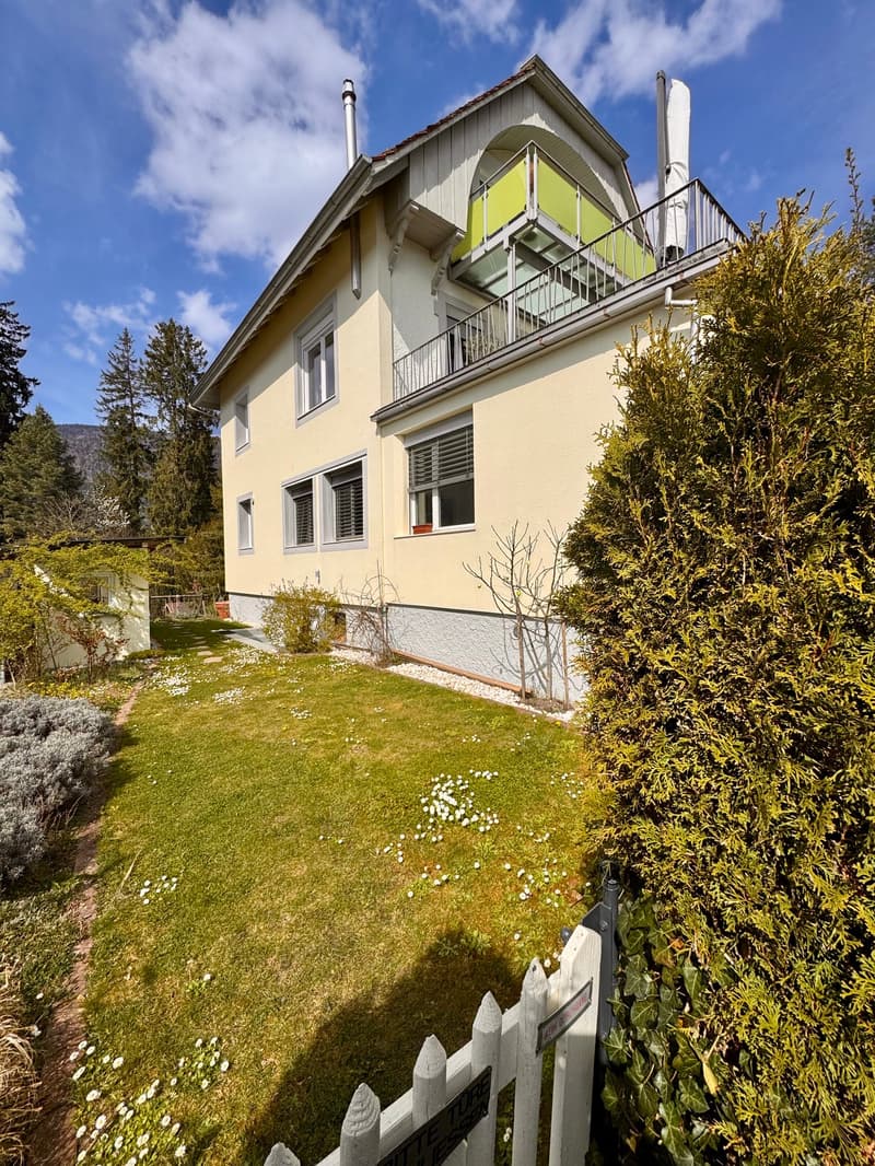 2.5-Zimmer-Wg mit grosser Süd-Terrasse + Gästehaus. Option: Mehrgenerationen-Haus (8)