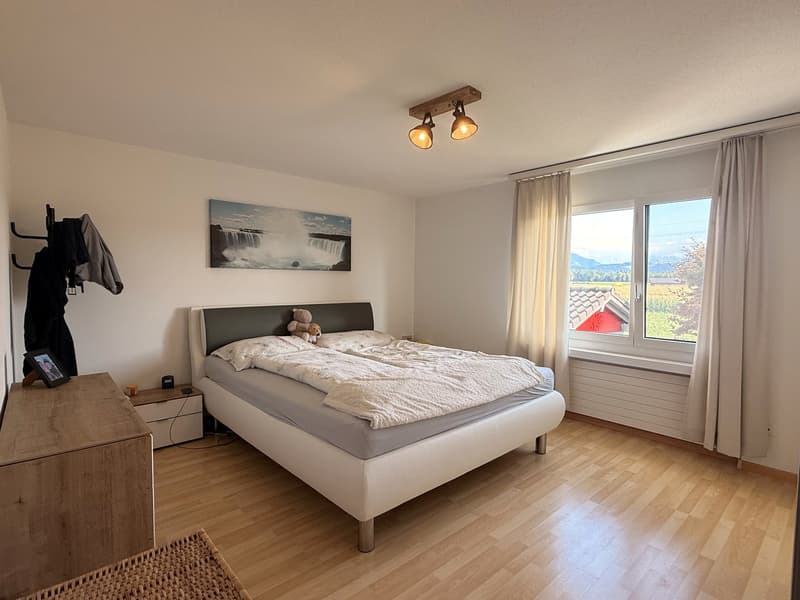 4.5-Zimmer-Wohnung im Eigentumsstandard - absolute Ruhe mit viel Grün in Hünenberg (8)