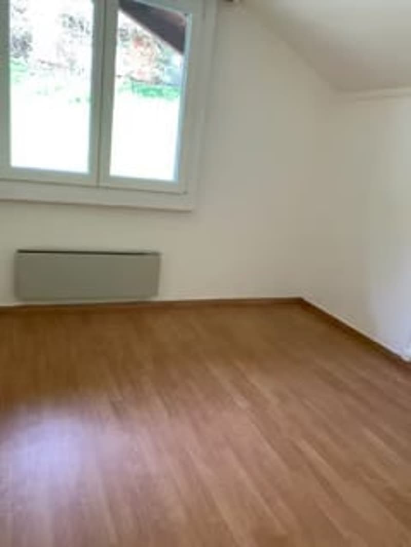 Helle 3-Zimmer-Wohnung mit Balkon in Heimberg (2)