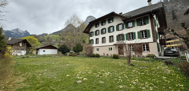 Charmante 5.5-Zimmer-Wohnung in historischem Gebäude unweit des BHF (1)