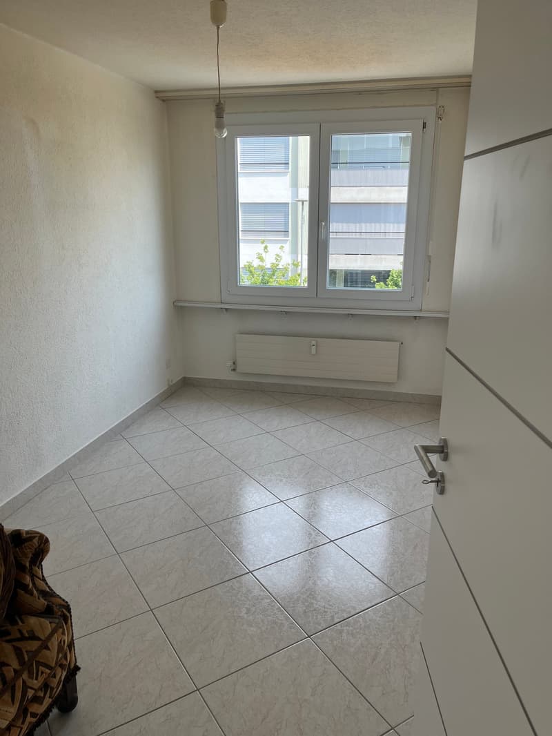 Geräumige 5.5-Zimmer-Wohnung an der Hauptstrasse in Biberist –sofort verfügbar!" (38)