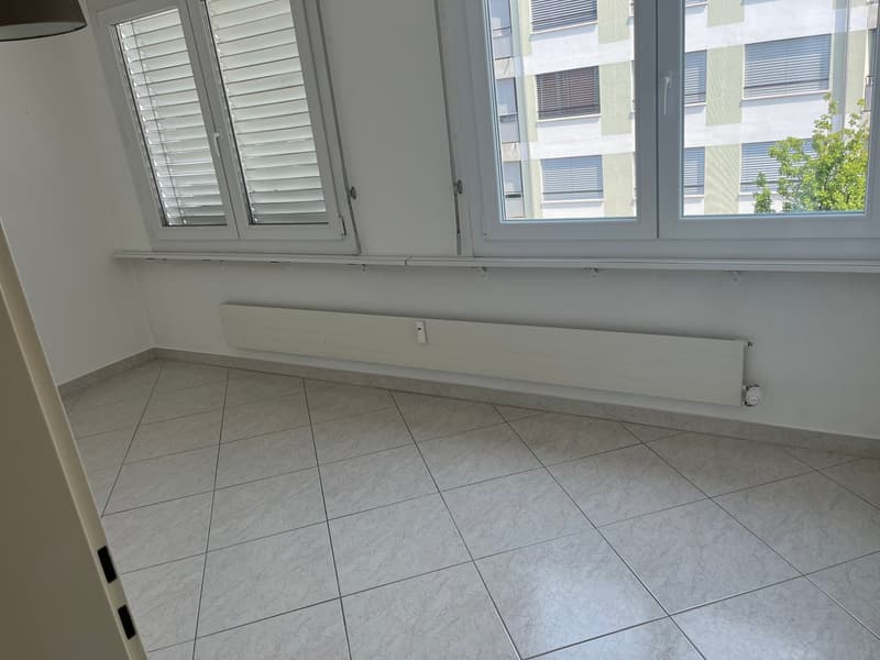 Geräumige 5.5-Zimmer-Wohnung an der Hauptstrasse in Biberist –sofort verfügbar!" (32)