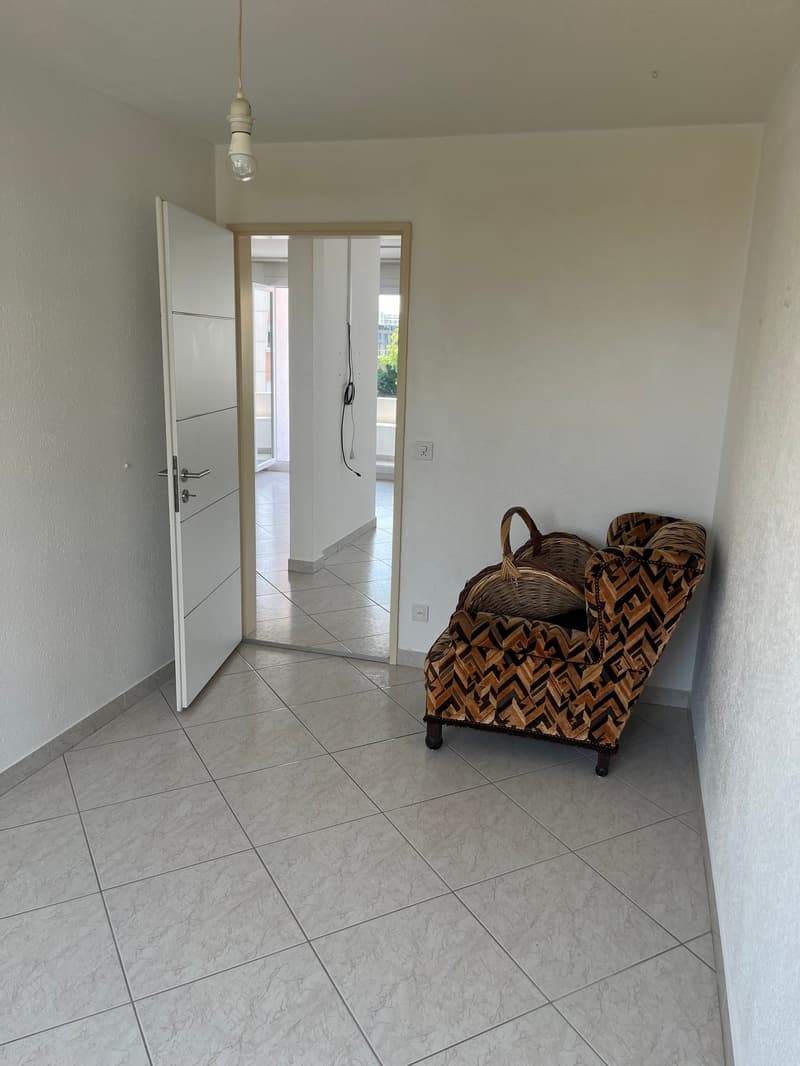 Geräumige 5.5-Zimmer-Wohnung an der Hauptstrasse in Biberist –sofort verfügbar!" (3)