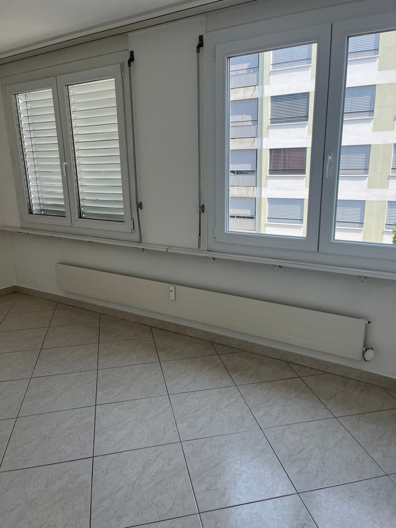 Geräumige 5.5-Zimmer-Wohnung an der Hauptstrasse in Biberist –sofort verfügbar!" (31)