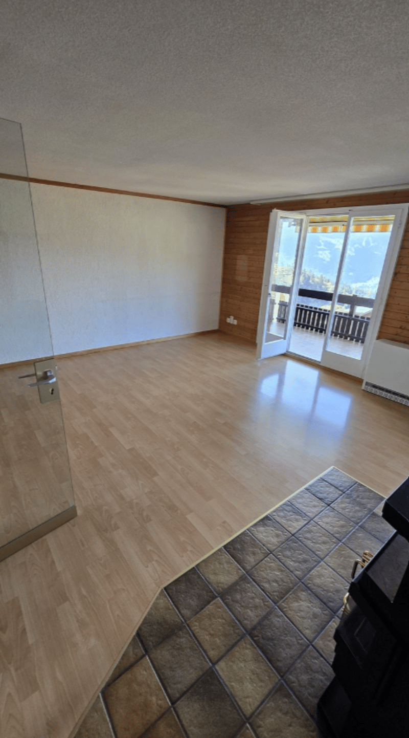 Grosszügige 3-Zimmer-Wohnung mit traumhafter See- und Bergsicht (12)